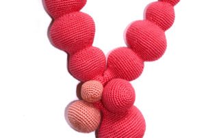 Halssmycke av Tove Knuts visas på kulturnatten 2019