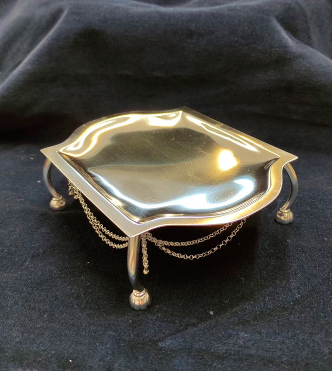 Smed: Caroline Lindholm. Foto: Caroline Lindholm. Titel: Till bords med Arianna