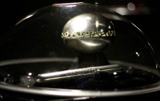 Smed: Maria Börjesson Foto: Emma Jernberg. Titel: Tankekapsel för tankar o minnen ( eller en väldigt lång cigarr!), Tankeägg - Födelse av nya tankar