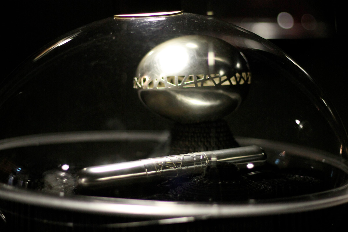 Smed: Maria Börjesson Foto: Emma Jernberg. Titel: Tankekapsel för tankar o minnen ( eller en väldigt lång cigarr!), Tankeägg - Födelse av nya tankar