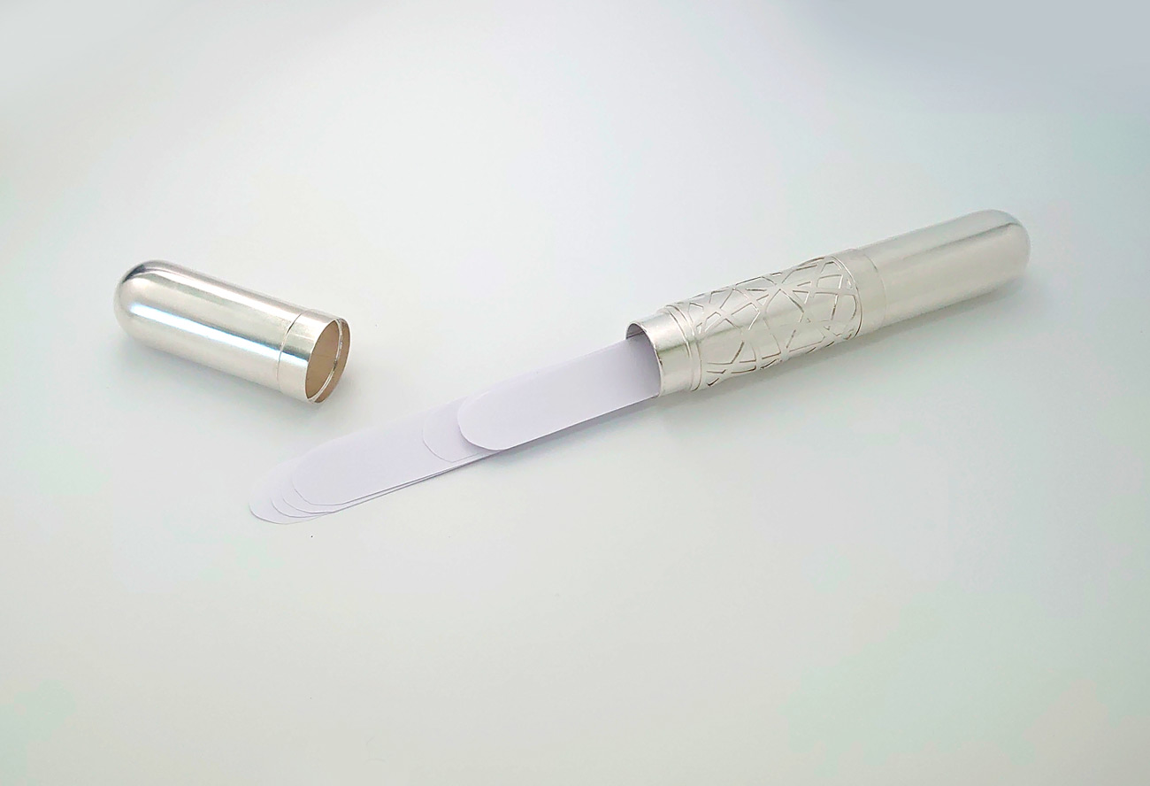 Smed: Maria Börjesson Foto: Filip Palmén. Titel: Tankekapsel för tankar o minnen (eller en väldigt lång cigarr!)