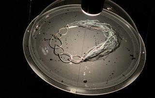 Smed: Ingrid Bärndal Foto: Ingrid Bärndal. Titel: Droppe