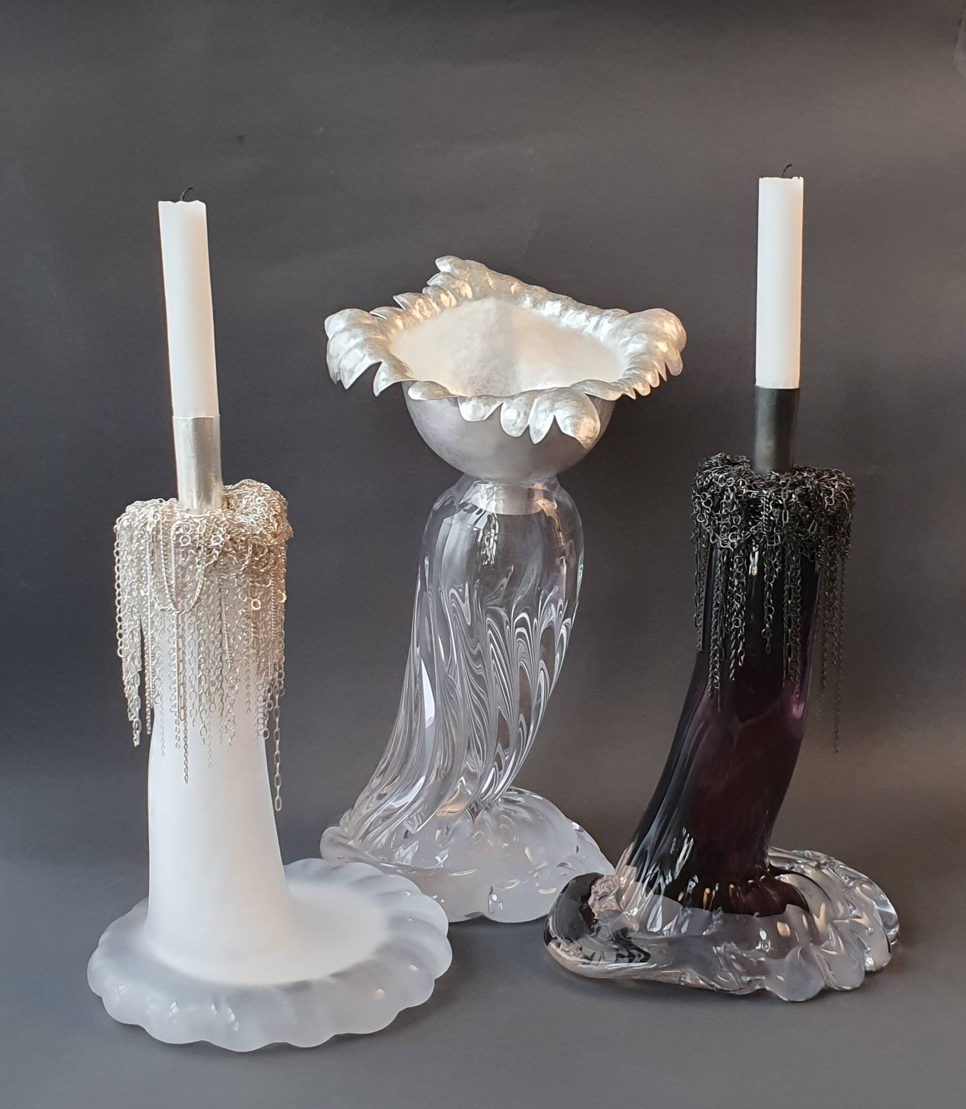 Dramaqueens, 925 silver, studioglas, samarbete med Matilda Kästel. Foto Jenny Edlund Dramaqueens 925 silver studioglas samarbete med Matilda Kastel. Foto Jenny Edlund scaled - Nutida Svenskt Siver