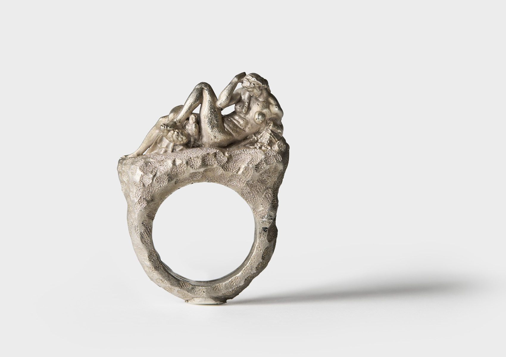 Nutida Svenskt Silver Ring ring August Happ foto Sara Danielsson - Nutida Svenskt Siver